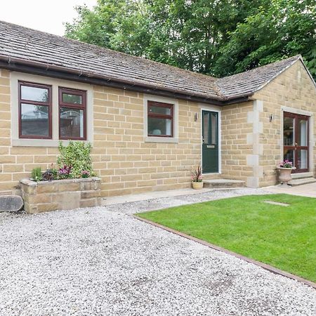 Large 2-Bedroom Bungalow Near Airedale Hospital, Keighley, Convenient Location With Parking Steeton 외부 사진