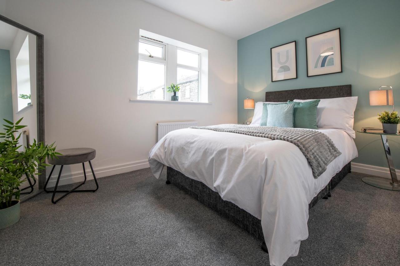 Large 2-Bedroom Bungalow Near Airedale Hospital, Keighley, Convenient Location With Parking Steeton 외부 사진