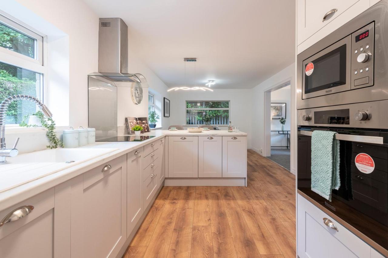 Large 2-Bedroom Bungalow Near Airedale Hospital, Keighley, Convenient Location With Parking Steeton 외부 사진