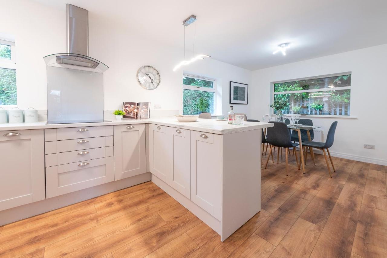 Large 2-Bedroom Bungalow Near Airedale Hospital, Keighley, Convenient Location With Parking Steeton 외부 사진